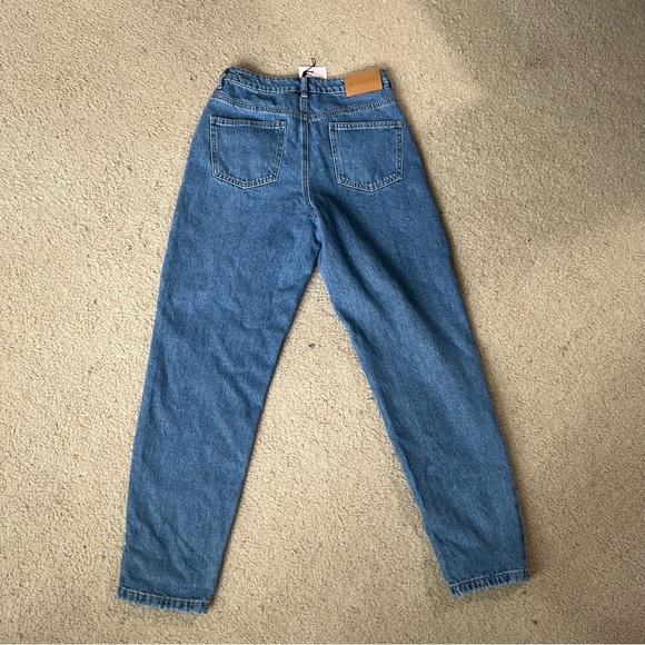 Mom Jeans - Picture 4 of 5